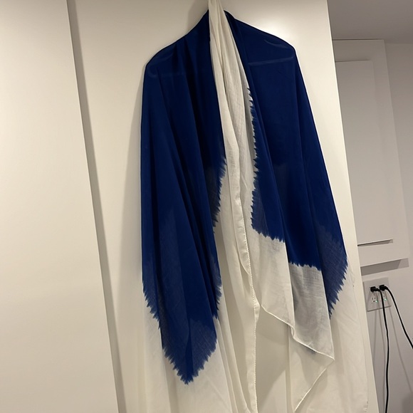 Beautiful two tones light scarf - Picture 4 of 4